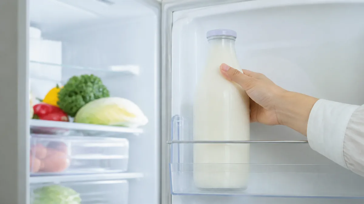 牛乳の保存方法は「10℃以下の冷蔵」が基本｜置き場所で日持ちが変わるの解説画像