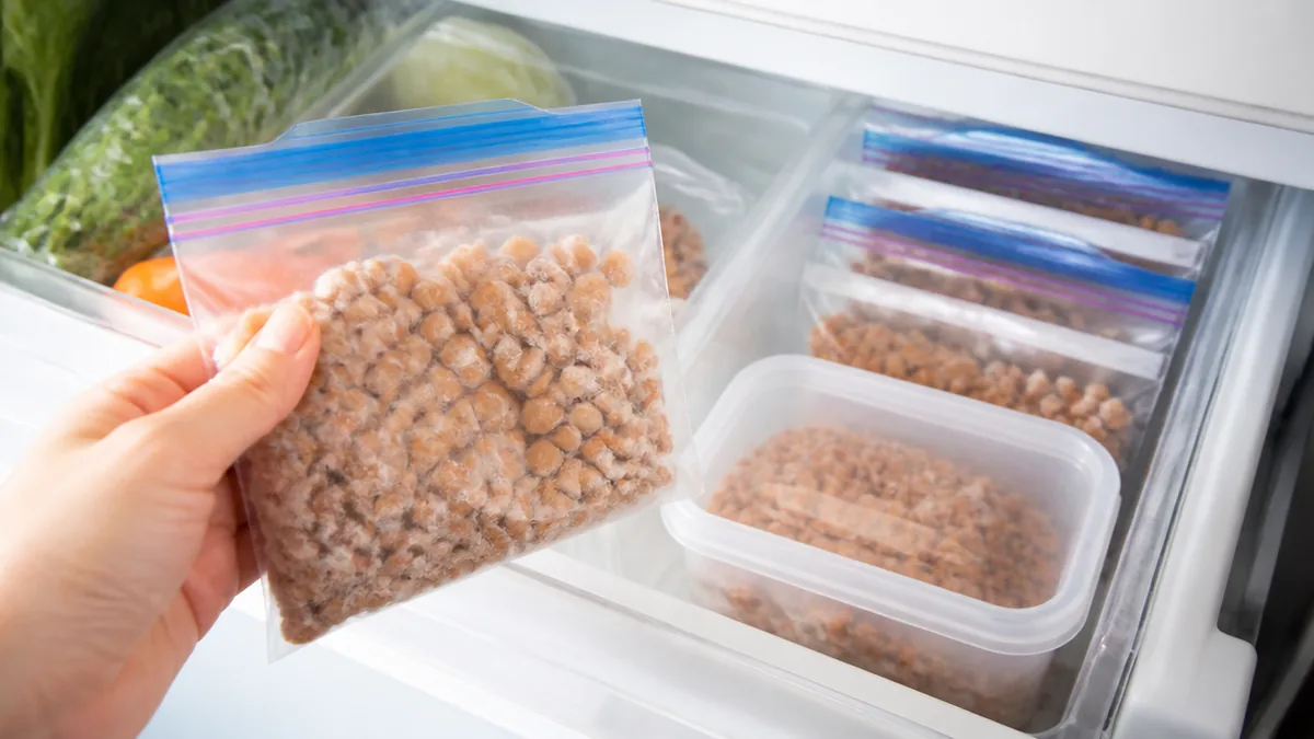 まとめ買いは冷凍が正解？納豆をムダなく凍らせるやり方の解説画像