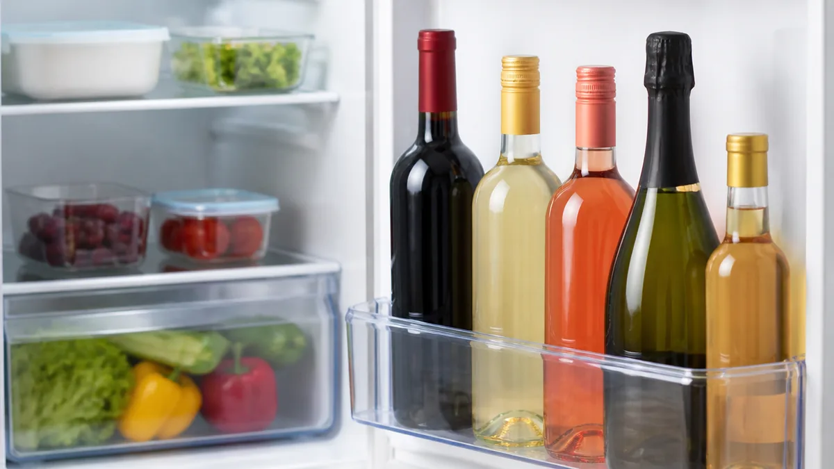 開けたワイン、どのくらいで飲めばいいの?種類別の日持ち早見表の解説画像