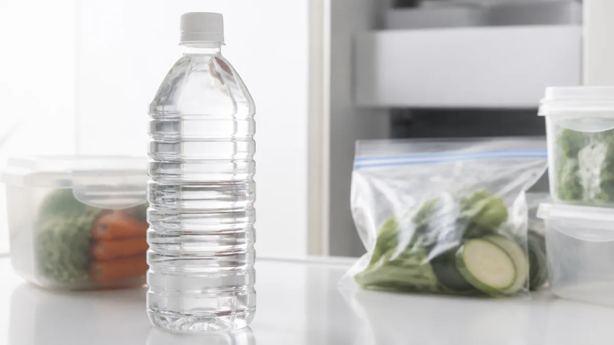 ペットボトルの水に賞味期限がある本当の理由の解説画像